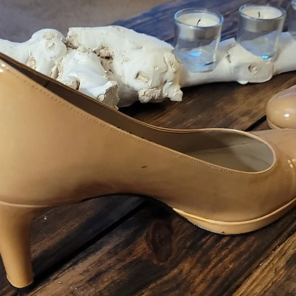 Stuart Weitzman Hummus Aniline Patent Leather Pumps Rounded Toe - Picture 14 of 15